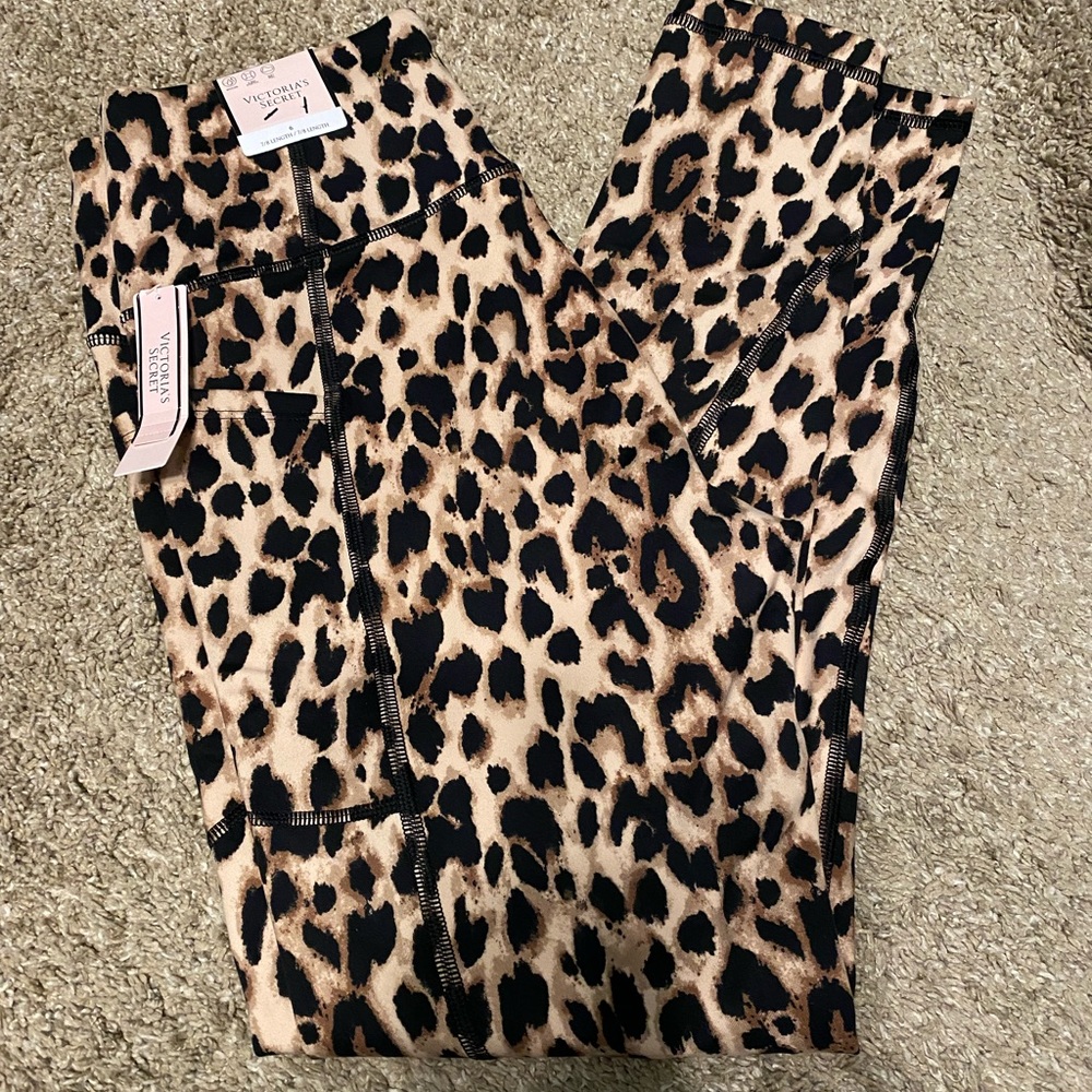 Victoria’s Secret Incredible Essential Leggings Leopard
